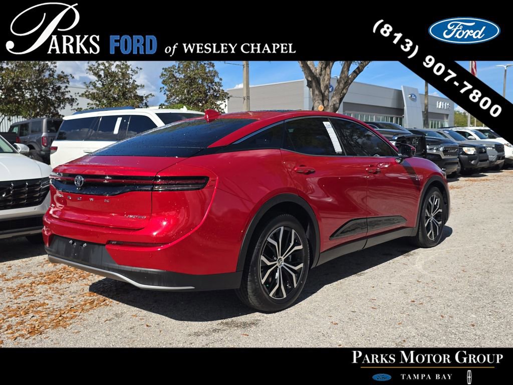 Used 2023 Toyota Crown image 4