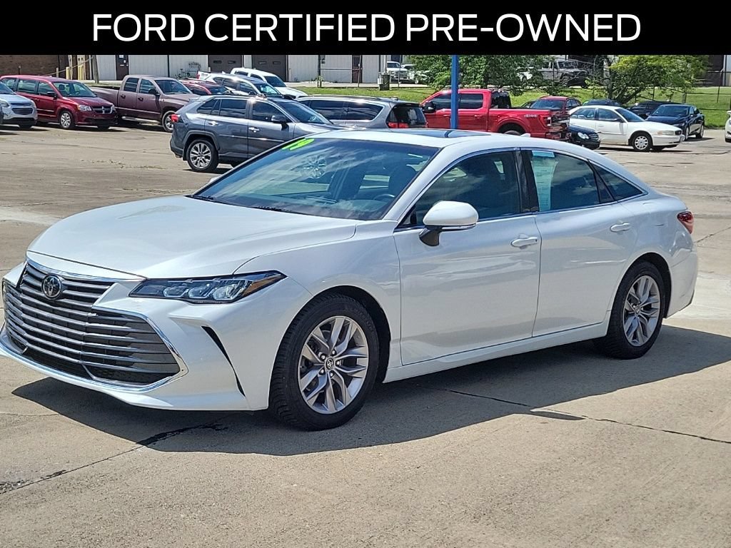 Used 2019 Toyota Avalon XLE w/ Moonroof Package FWD image 2