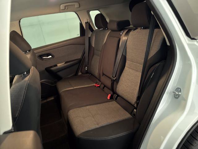 Used 2023 Nissan Rogue SV FWD image 31
