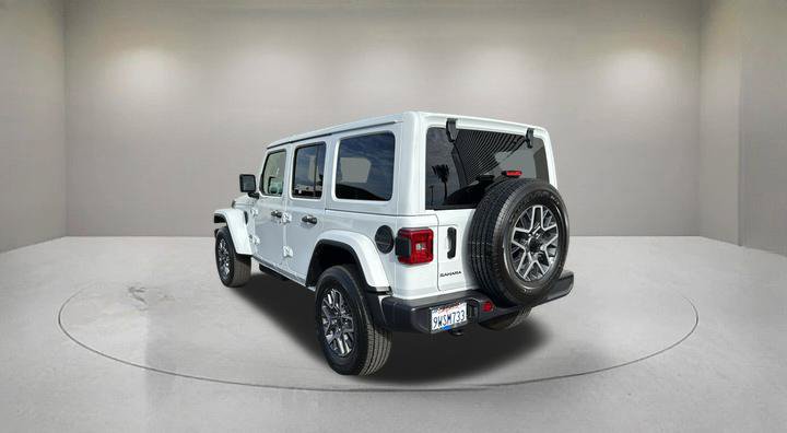 Used 2026 Jeep Wrangler Unlimited Sahara AWD/4WD image 4