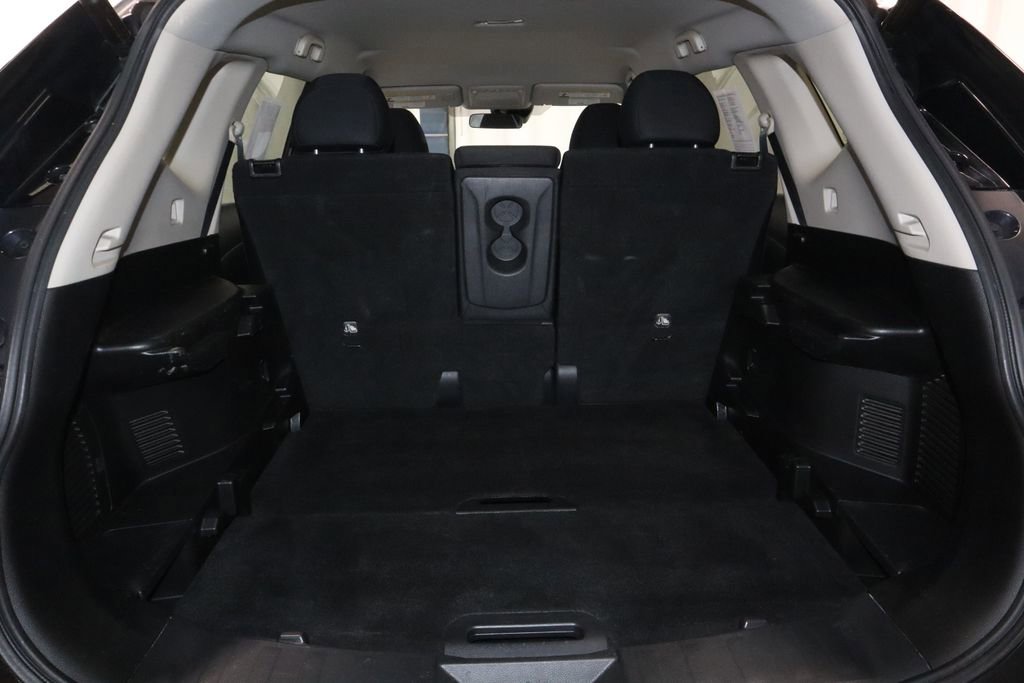 Used 2019 Nissan Rogue SV image 16