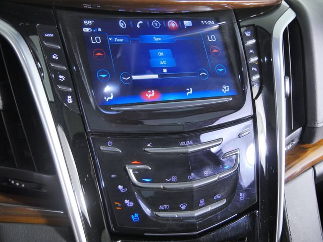 Used 2020 Cadillac Escalade Luxury w/ Escalade Sport Edition AWD/4WD image 29