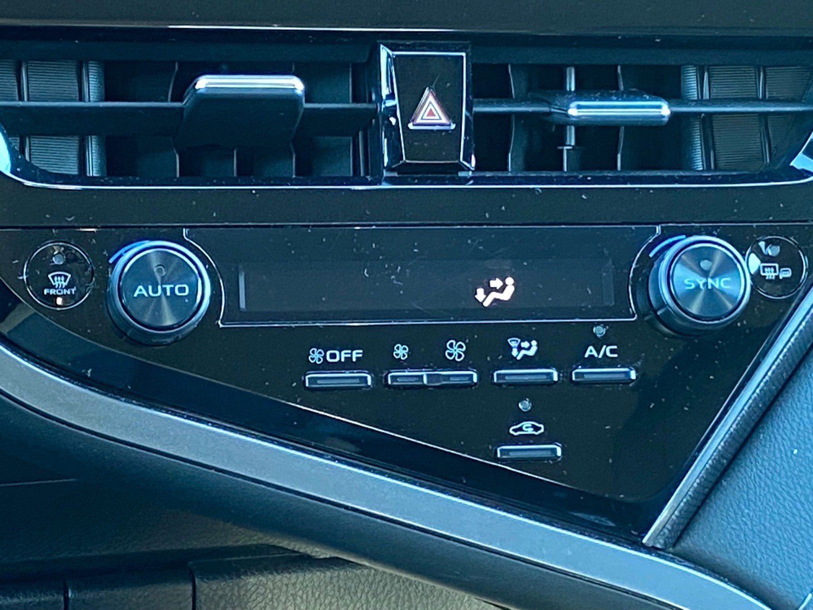 Used 2022 Toyota Camry XSE image 11