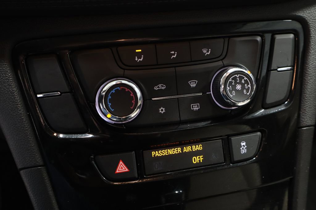 Used 2020 Buick Encore Preferred w/ Safety Package image 32