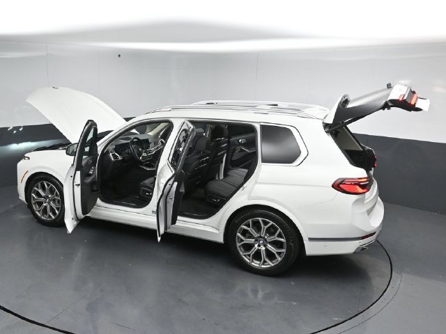 Used 2023 BMW X7 xDrive40i AWD/4WD image 55