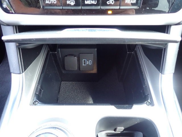 Certified 2022 Ford Explorer XLT w/ Equipment Group 202A image 26