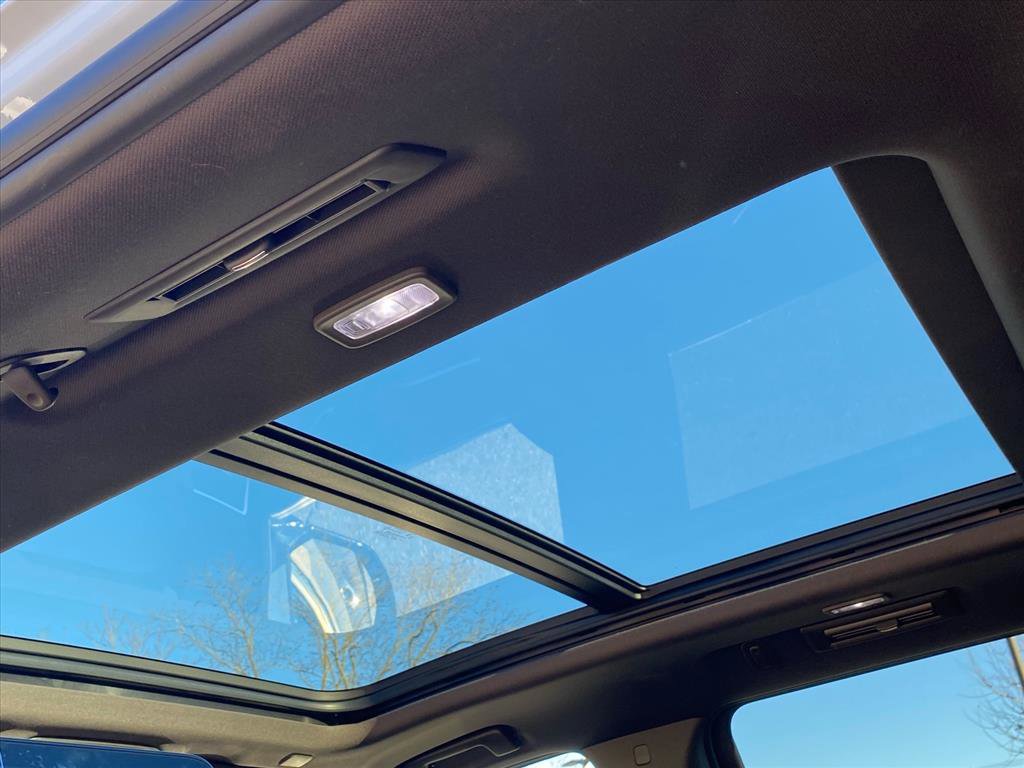 Used 2024 GMC Yukon XL Denali w/ Advanced Technology Package image 24