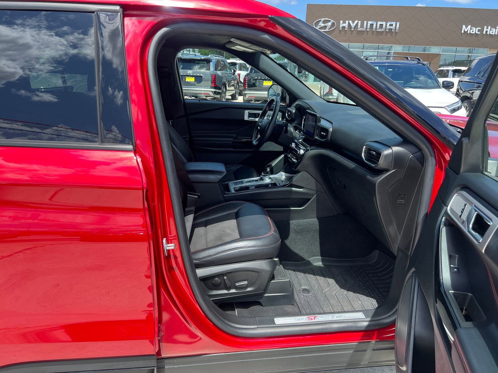 Certified 2023 Ford Explorer ST-Line w/ Class IV Trailer Tow Package RWD image 16