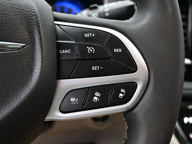 Used 2024 Chrysler Pacifica Limited image 16