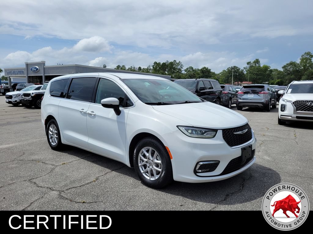 Used 2023 Chrysler Pacifica Touring-L FWD image 9