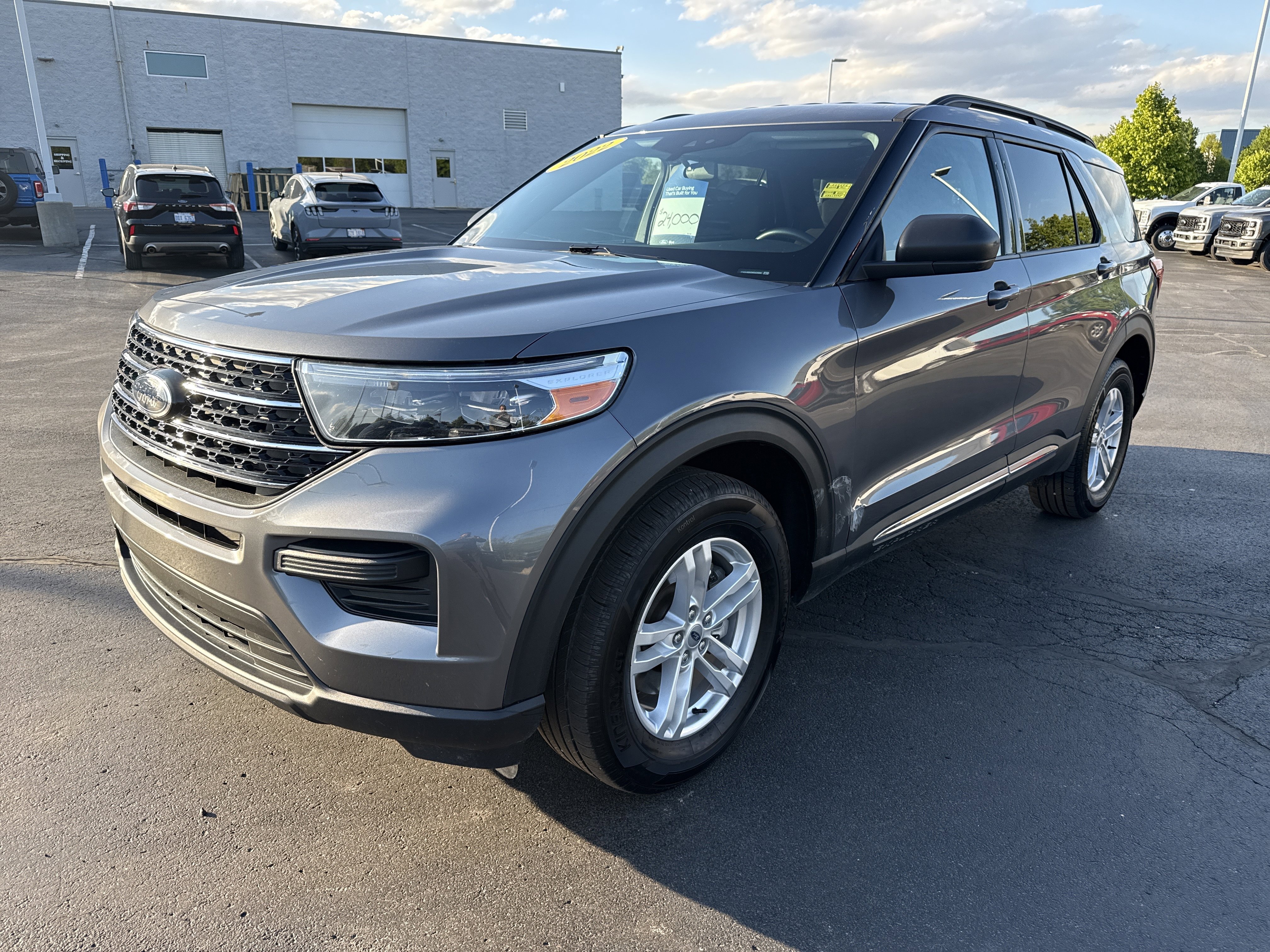 Certified 2022 Ford Explorer XLT w/ Class IV Trailer Tow Package AWD/4WD image 2