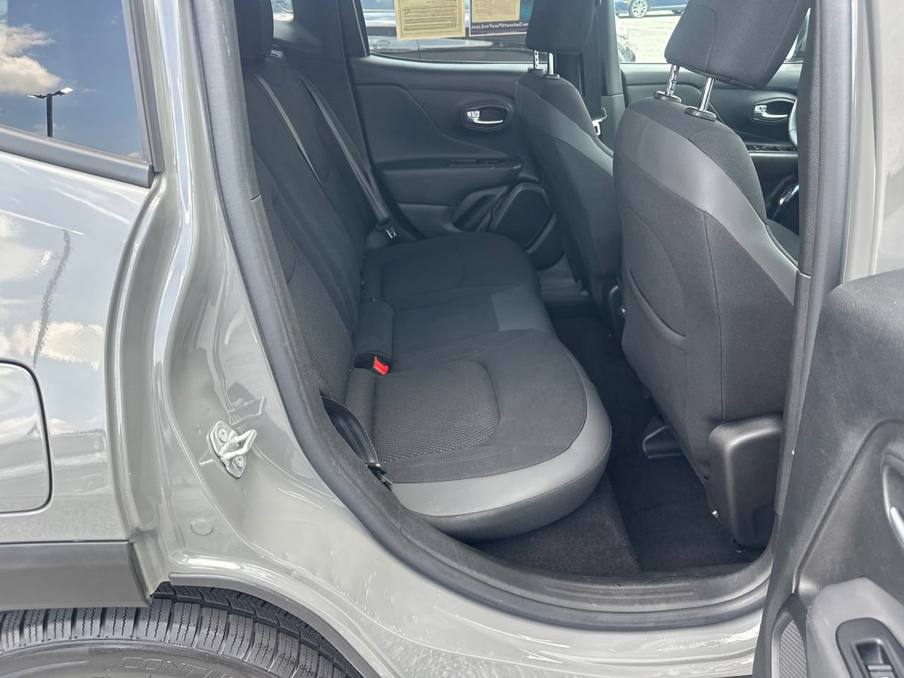 Used 2020 Jeep Renegade Altitude FWD image 15
