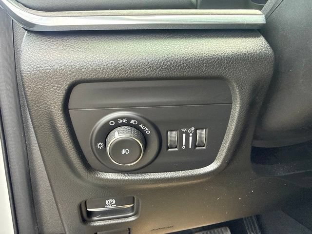 Used 2023 Jeep Grand Cherokee Overland w/ Adv Protech Group III AWD/4WD image 19