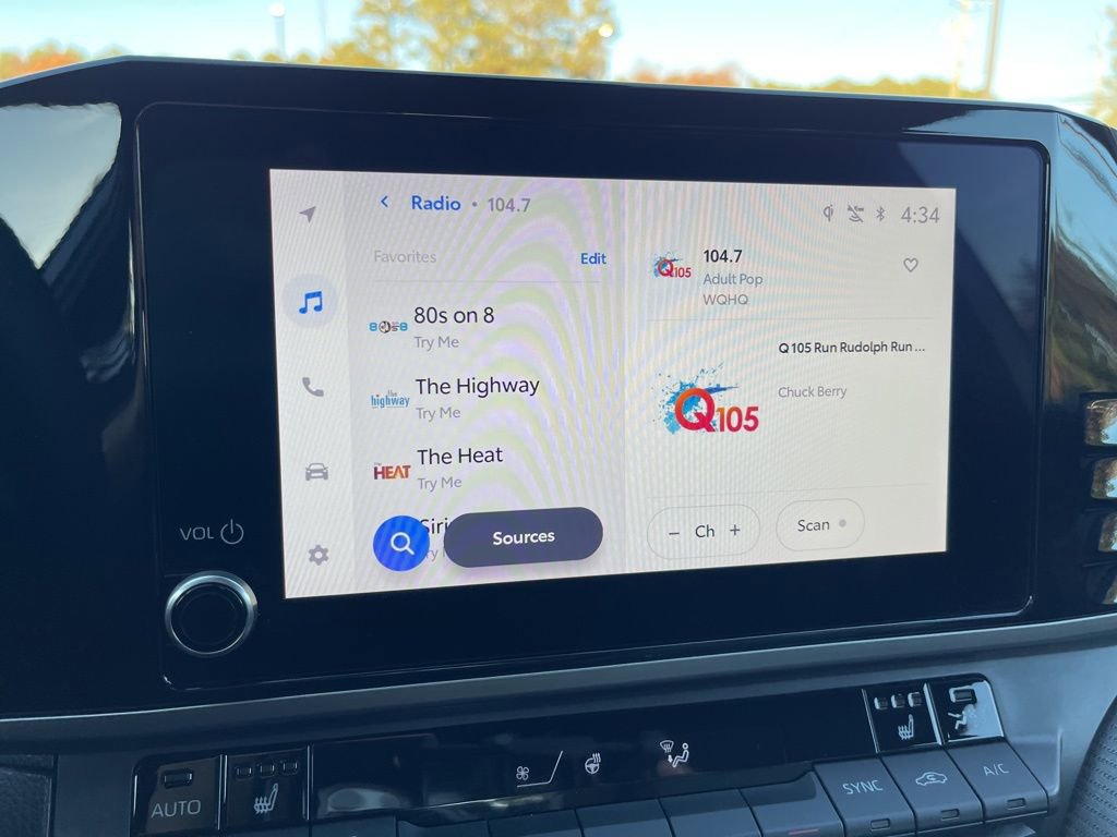 Used 2025 Toyota Camry SE image 10