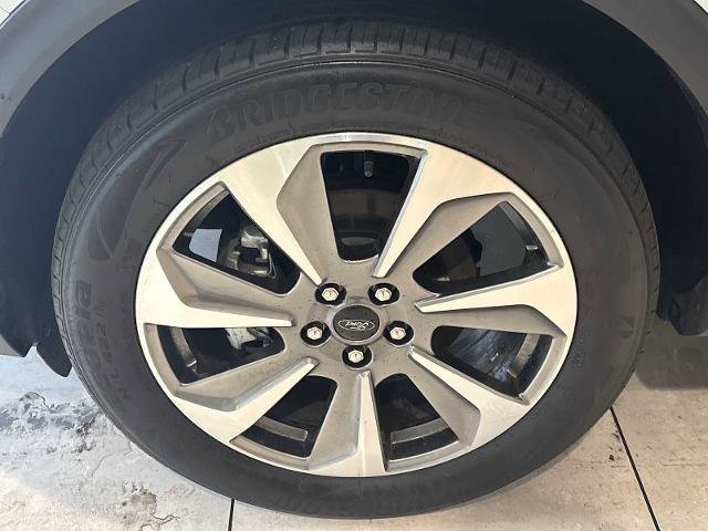 Certified 2025 Ford Escape Platinum AWD/4WD image 31
