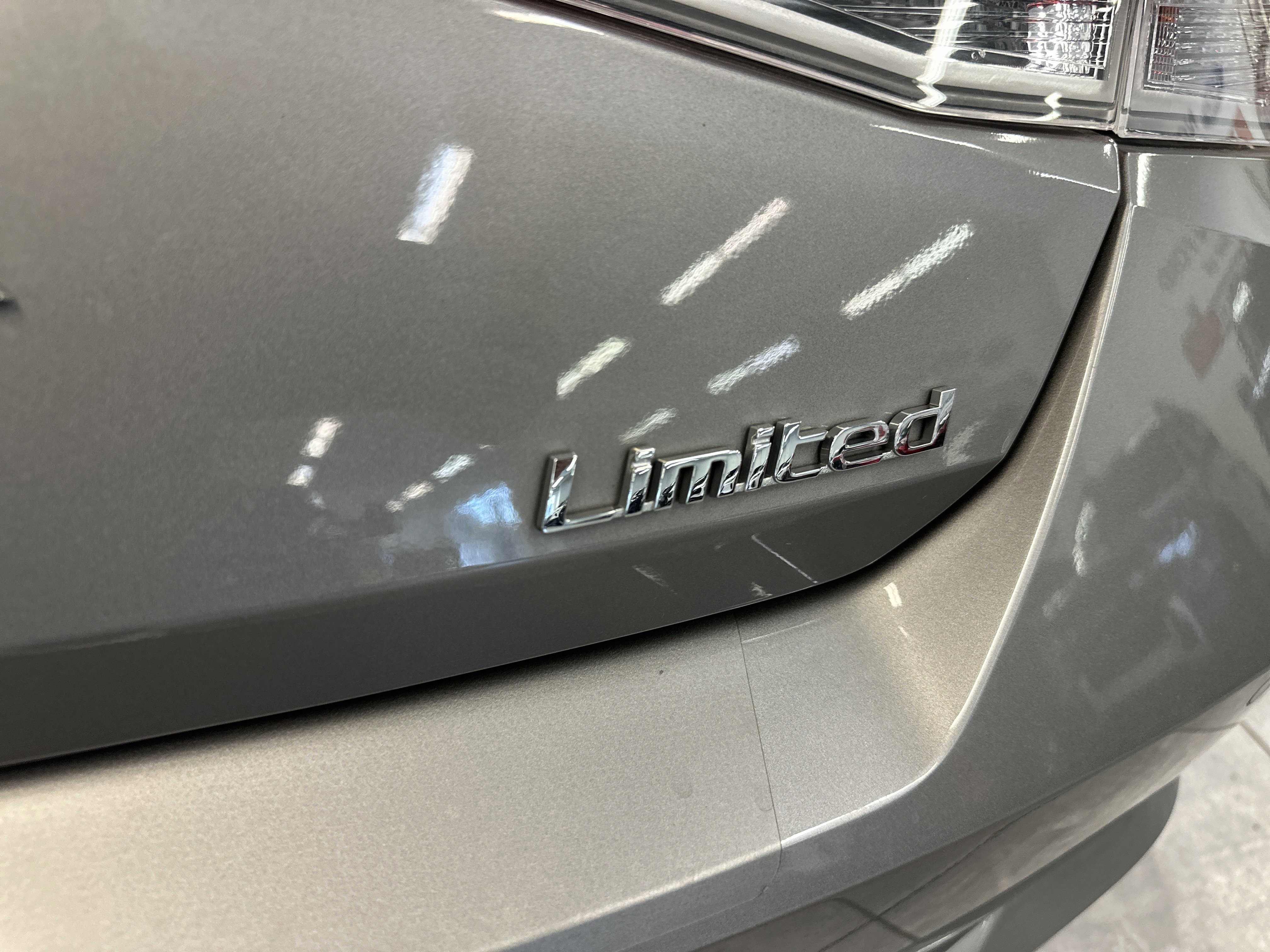 Used 2021 Hyundai Elantra Limited image 18