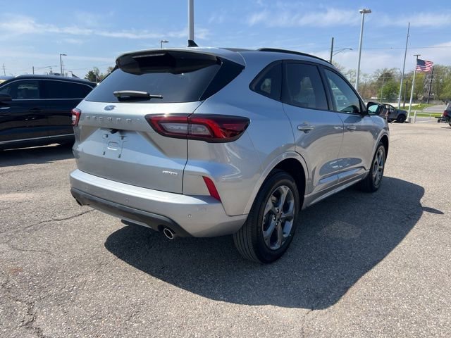 Certified 2024 Ford Escape ST-Line w/ Tech Pack #1 AWD/4WD image 9