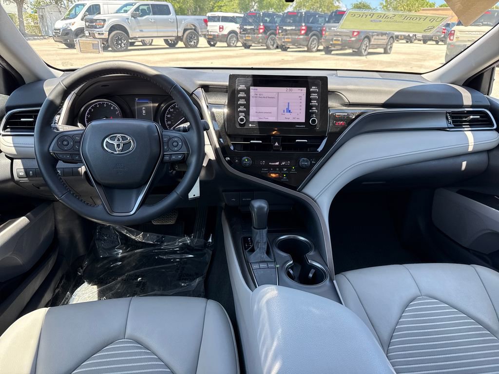 Used 2022 Toyota Camry SE FWD image 5