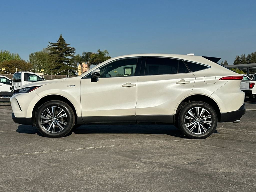 Used 2021 Toyota Venza LE image 2