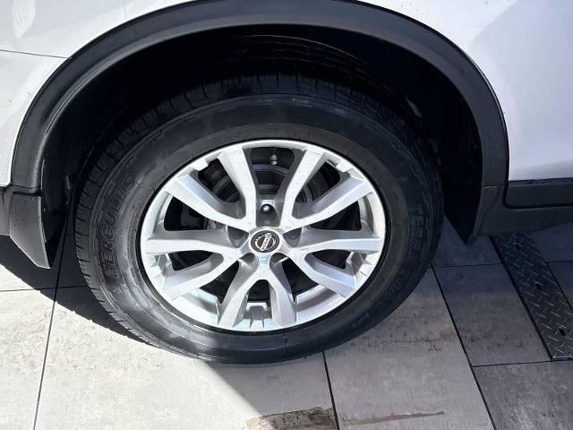 Used 2020 Nissan Rogue SV image 31