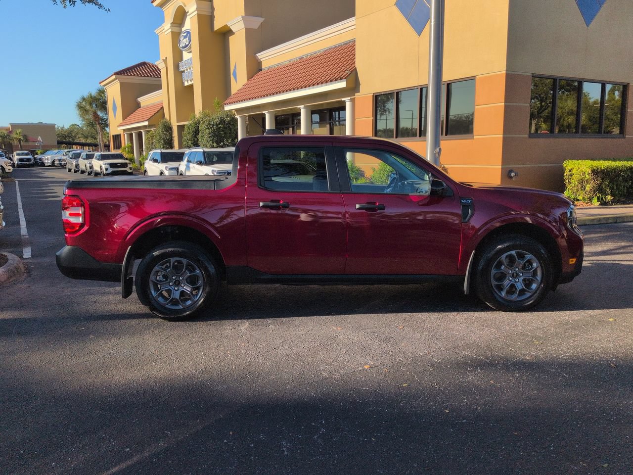 Certified 2025 Ford Maverick XLT w/ XLT Luxury Package FWD image 3