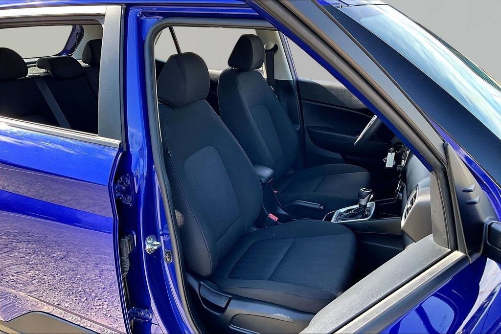Used 2024 Hyundai Venue SE FWD image 7