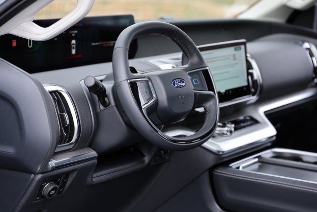 Certified 2025 Ford Expedition Platinum w/ Driver's Package image 14