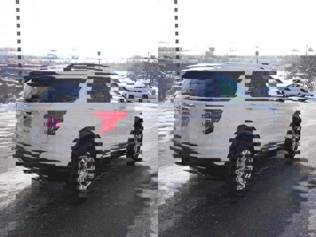 Certified 2023 Ford Explorer XLT w/ Equipment Group 202A image 5