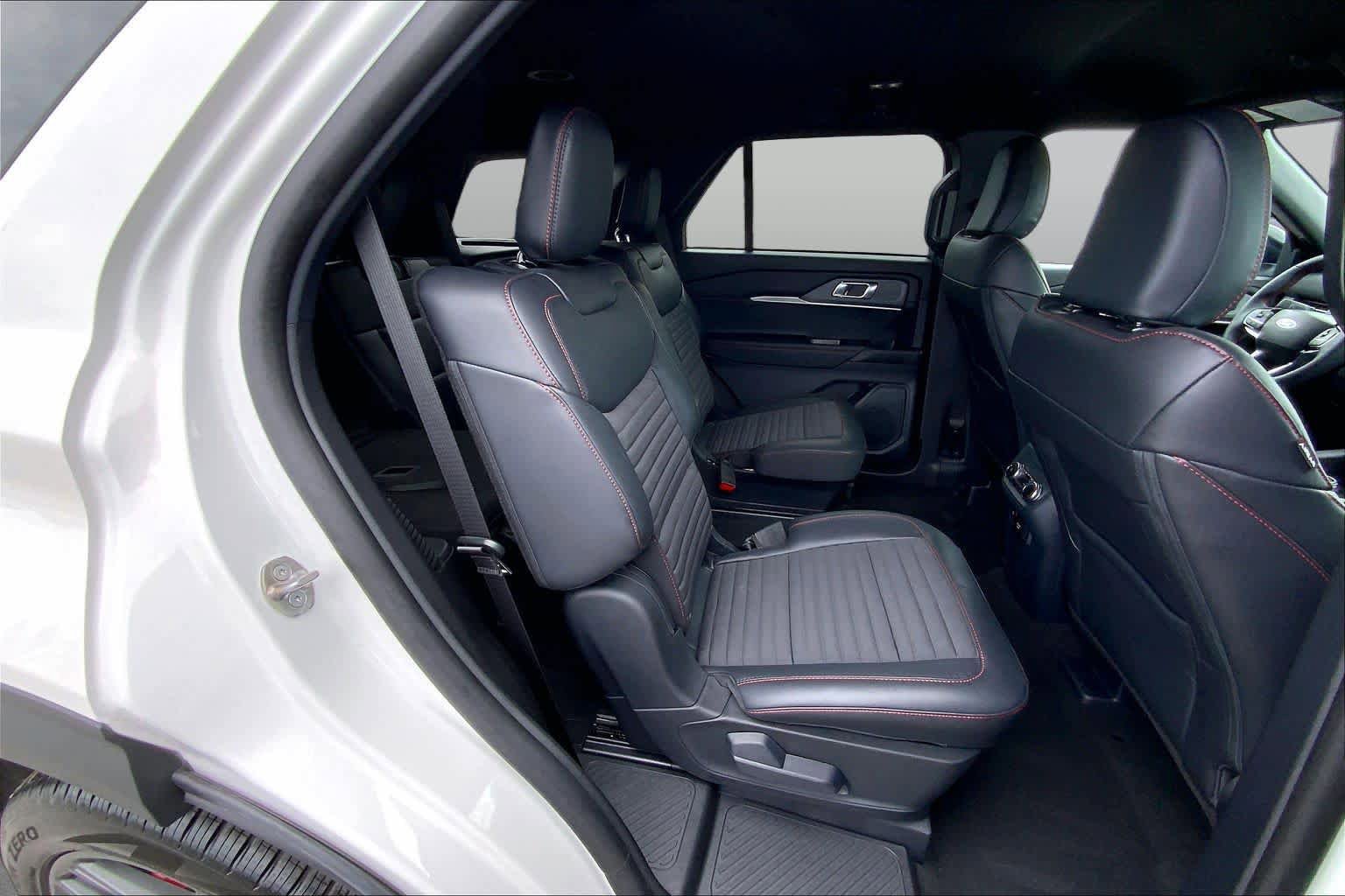 Certified 2025 Ford Explorer ST-Line w/ Premium Package RWD image 19