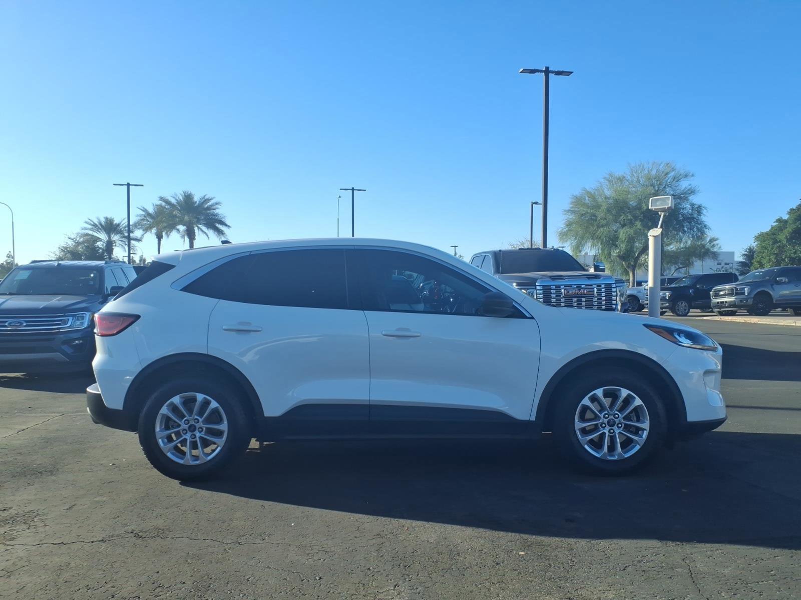 Certified 2022 Ford Escape SE image 2