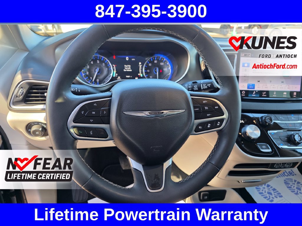Used 2024 Chrysler Pacifica Touring-L FWD image 33