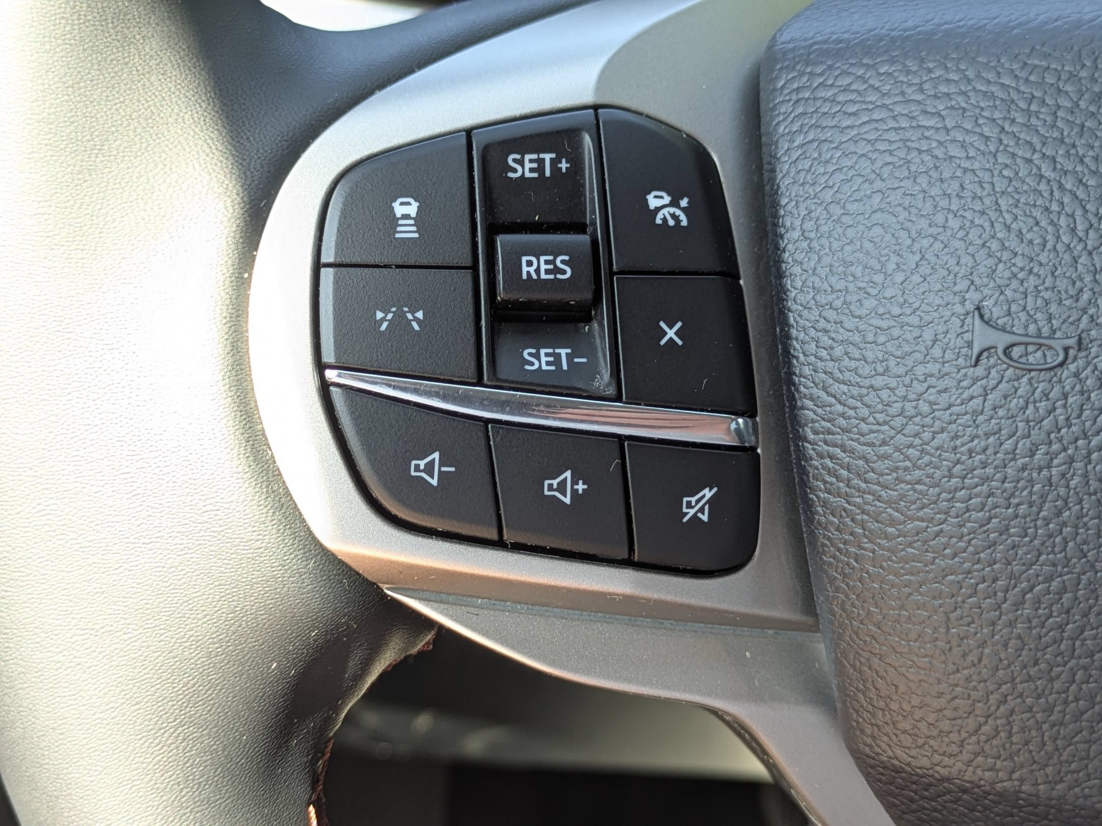 Certified 2025 Ford Explorer Active AWD/4WD image 15