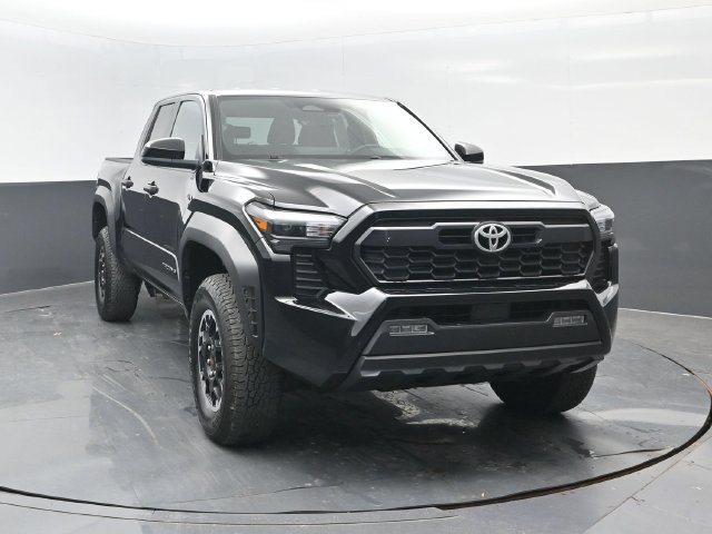 Used 2025 Toyota Tacoma TRD Off-Road AWD/4WD image 2