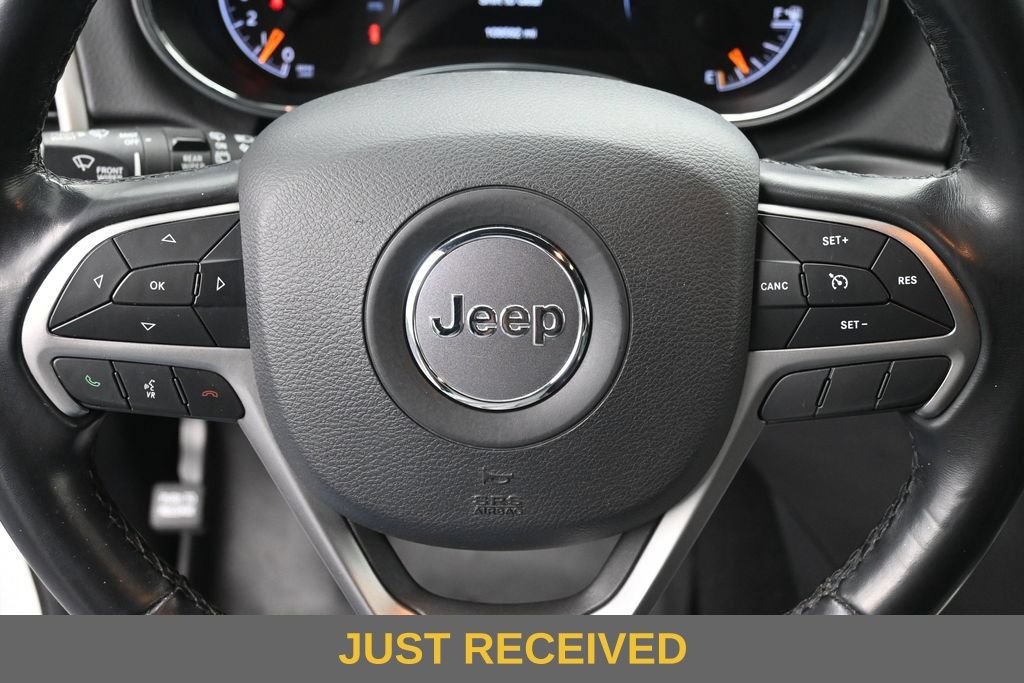 Used 2020 Jeep Grand Cherokee Laredo AWD/4WD image 16