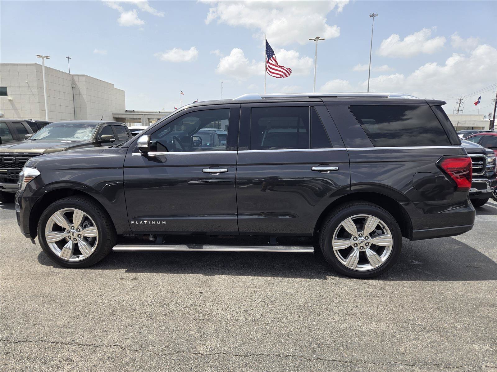 Certified 2023 Ford Expedition Platinum AWD/4WD image 5
