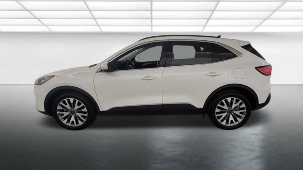 Certified 2022 Ford Escape Titanium w/ Class II Trailer Tow Package image 5