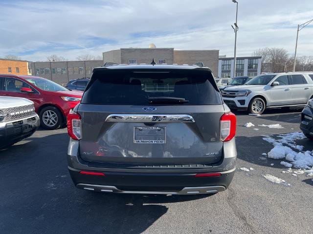 Certified 2022 Ford Explorer XLT w/ Equipment Group 202A image 3