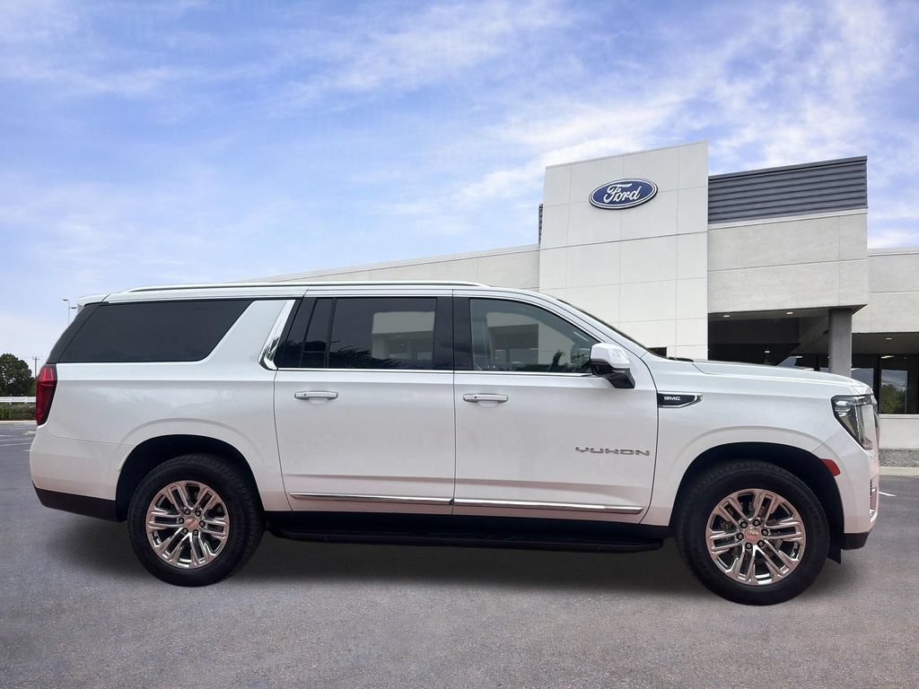 Used 2022 GMC Yukon XL SLT w/ SLT Premium Package AWD/4WD image 10