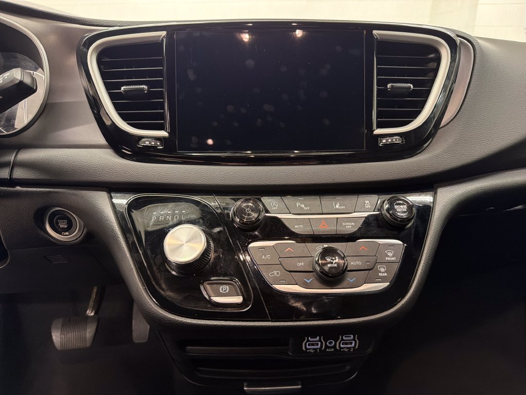 Used 2025 Chrysler Pacifica Select FWD image 22