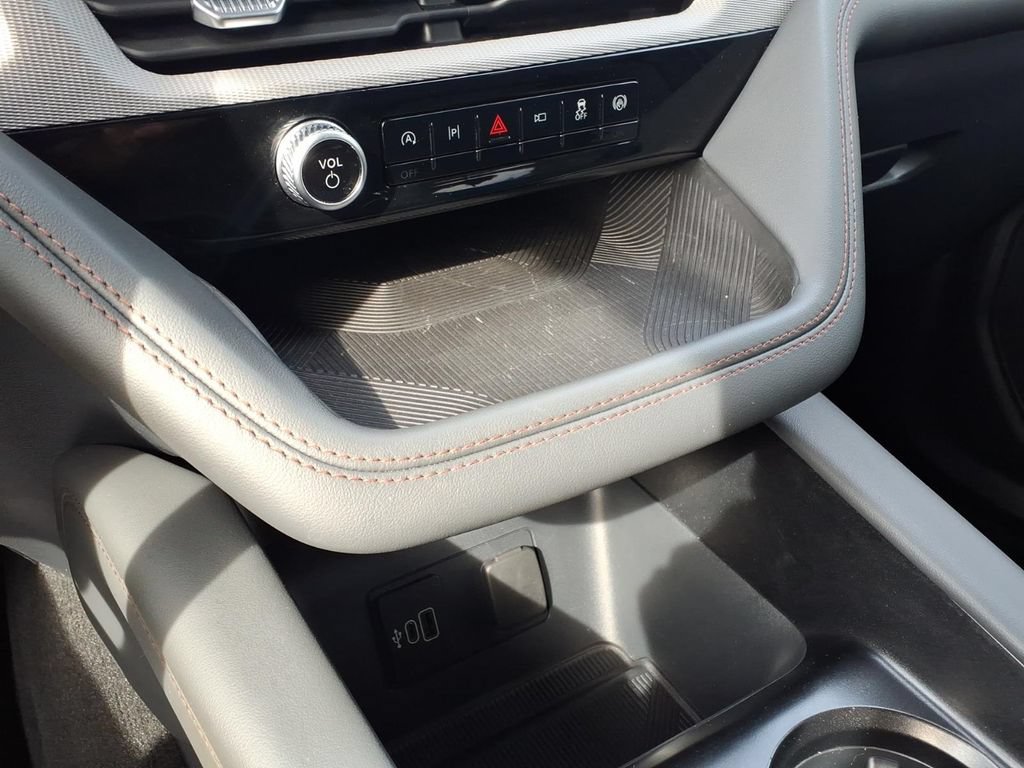 Certified 2026 Ford Explorer Active AWD/4WD image 13