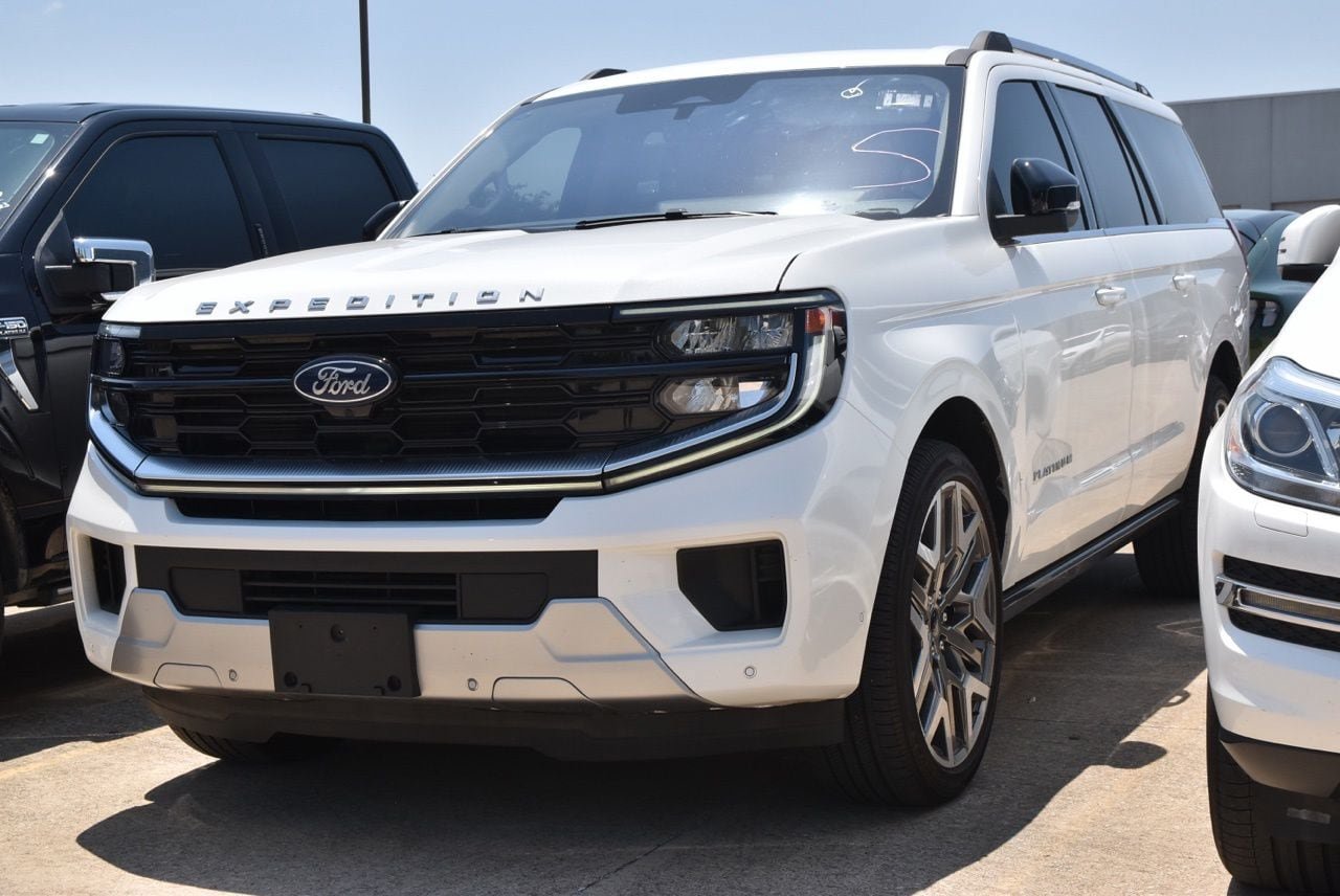 Certified 2025 Ford Expedition Max Platinum w/ Platinum Ultimate Package AWD/4WD image 2