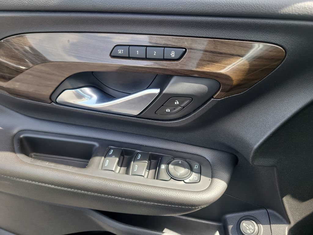Used 2020 GMC Terrain Denali w/ Denali Premium Package FWD image 14