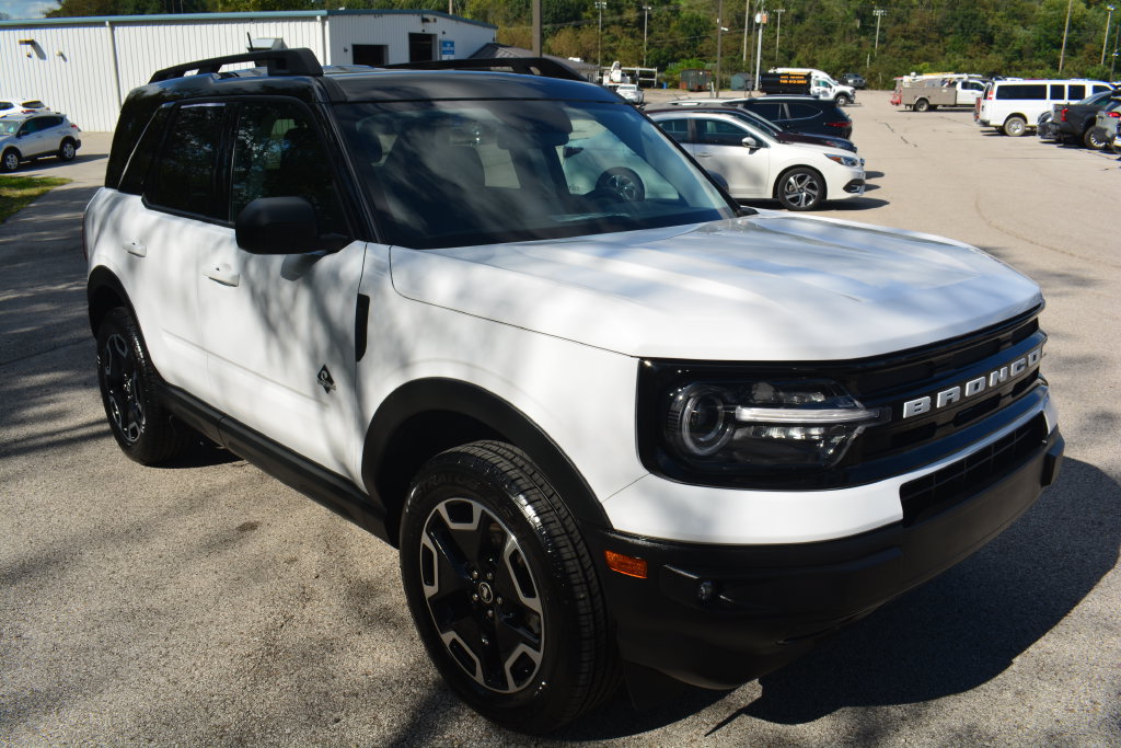 Certified 2022 Ford Bronco Sport Outer Banks w/ Tech Package AWD/4WD image 4