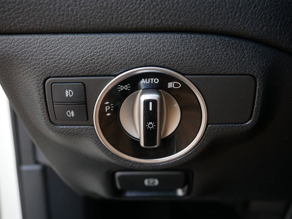 Used 2018 Mercedes-Benz GLA 250 4MATIC image 16