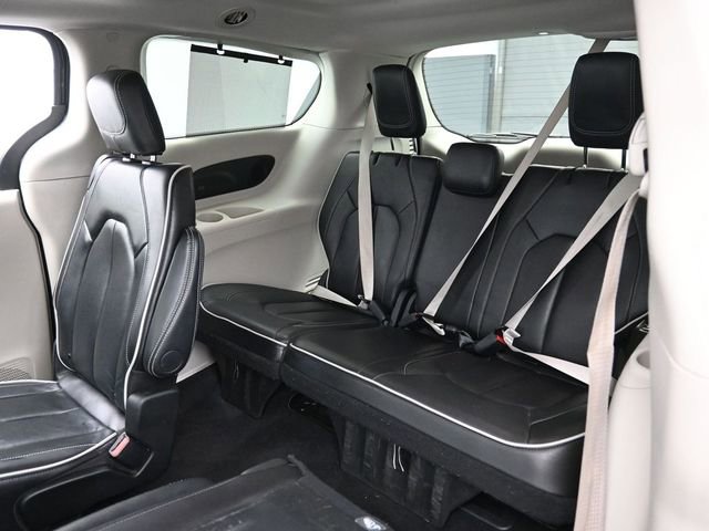 Used 2024 Chrysler Pacifica Limited image 26