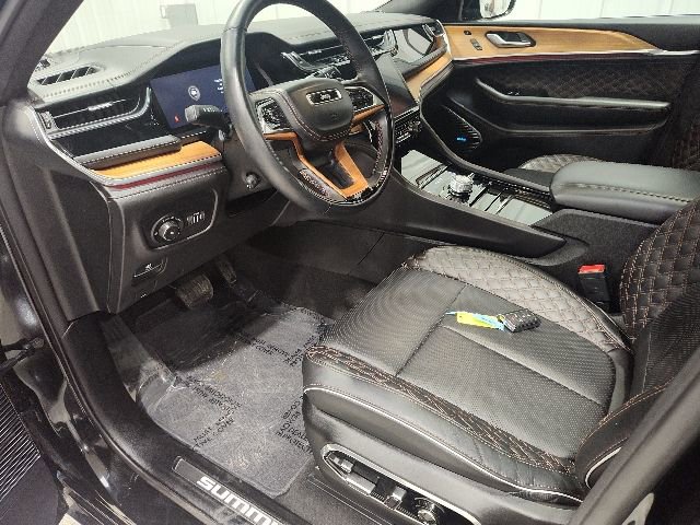 Used 2023 Jeep Grand Cherokee L Summit AWD/4WD image 11