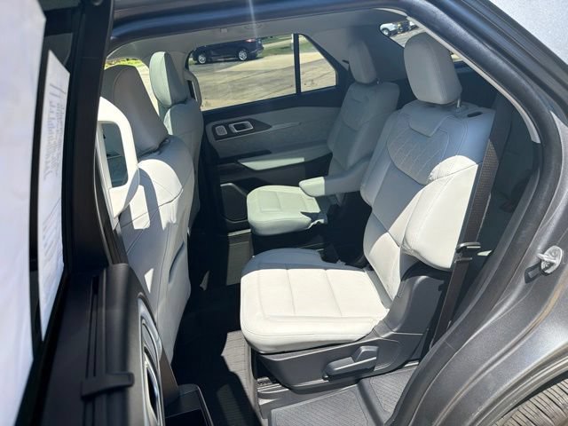 Certified 2025 Ford Explorer Platinum w/ Ultimate Package AWD/4WD image 26