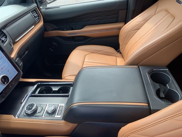 Certified 2024 Ford Expedition Platinum image 36