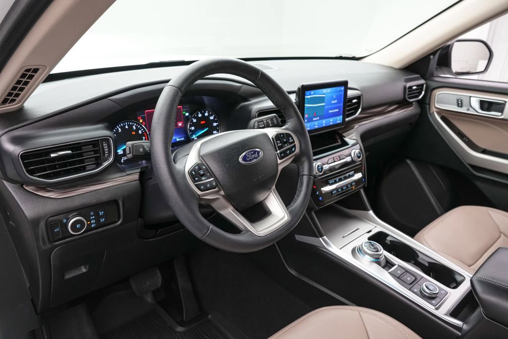 Certified 2024 Ford Explorer Limited w/ Equipment Group 301A image 12