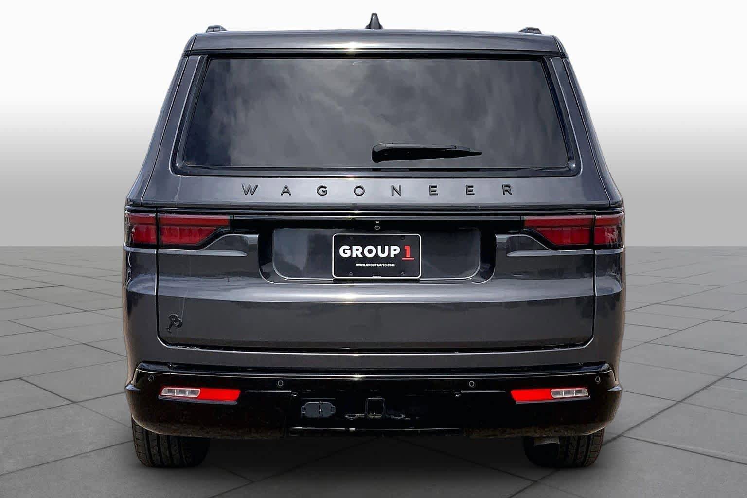 Used 2024 Jeep Wagoneer L Series II w/ Convenience Group I AWD/4WD image 4